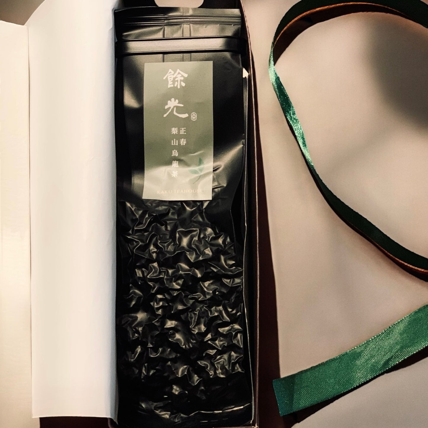 【春之茶禮盒】 雪白綠緞春茶禮盒