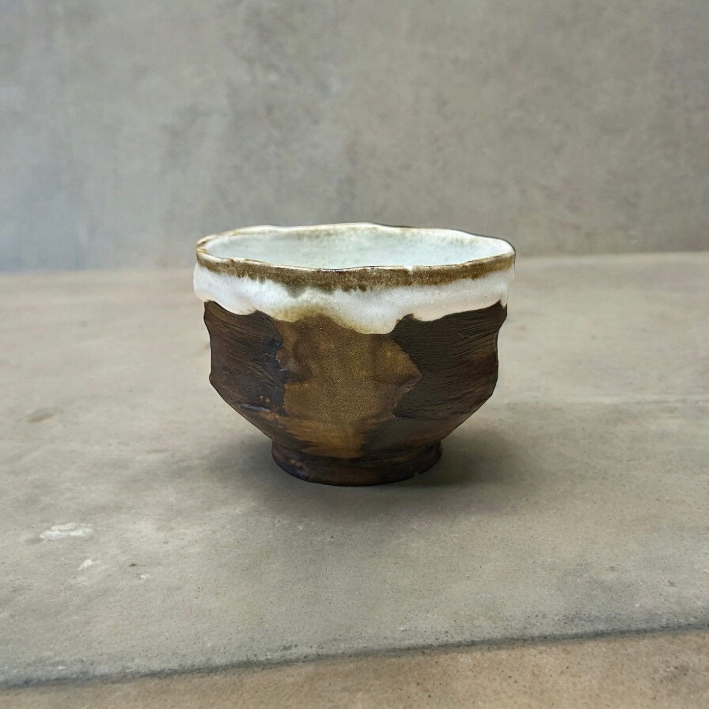 《 葉萱勳 》手工茶碗 青瓷美國黑土