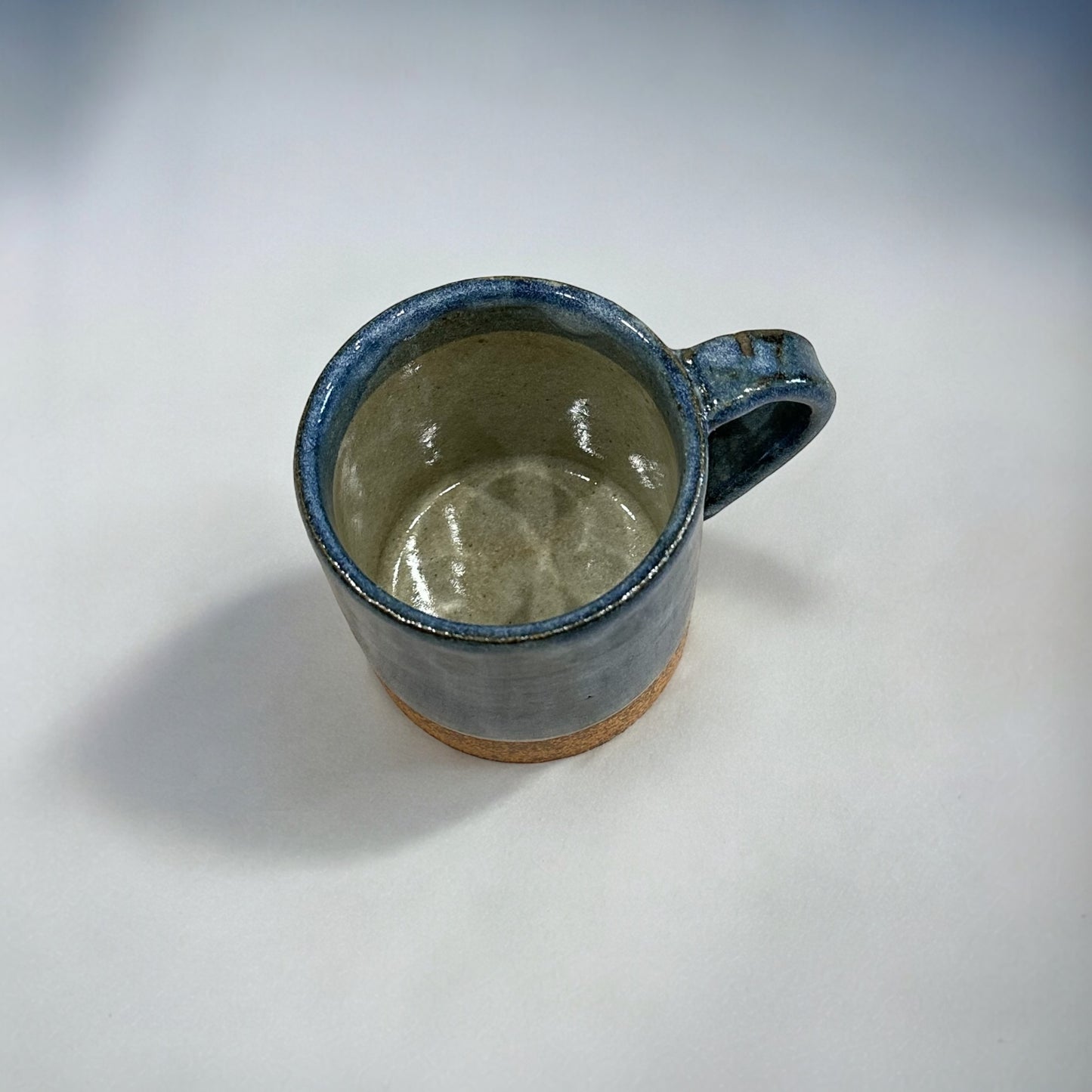 《 日本製陶 》 亮釉馬克杯 深海藍藍