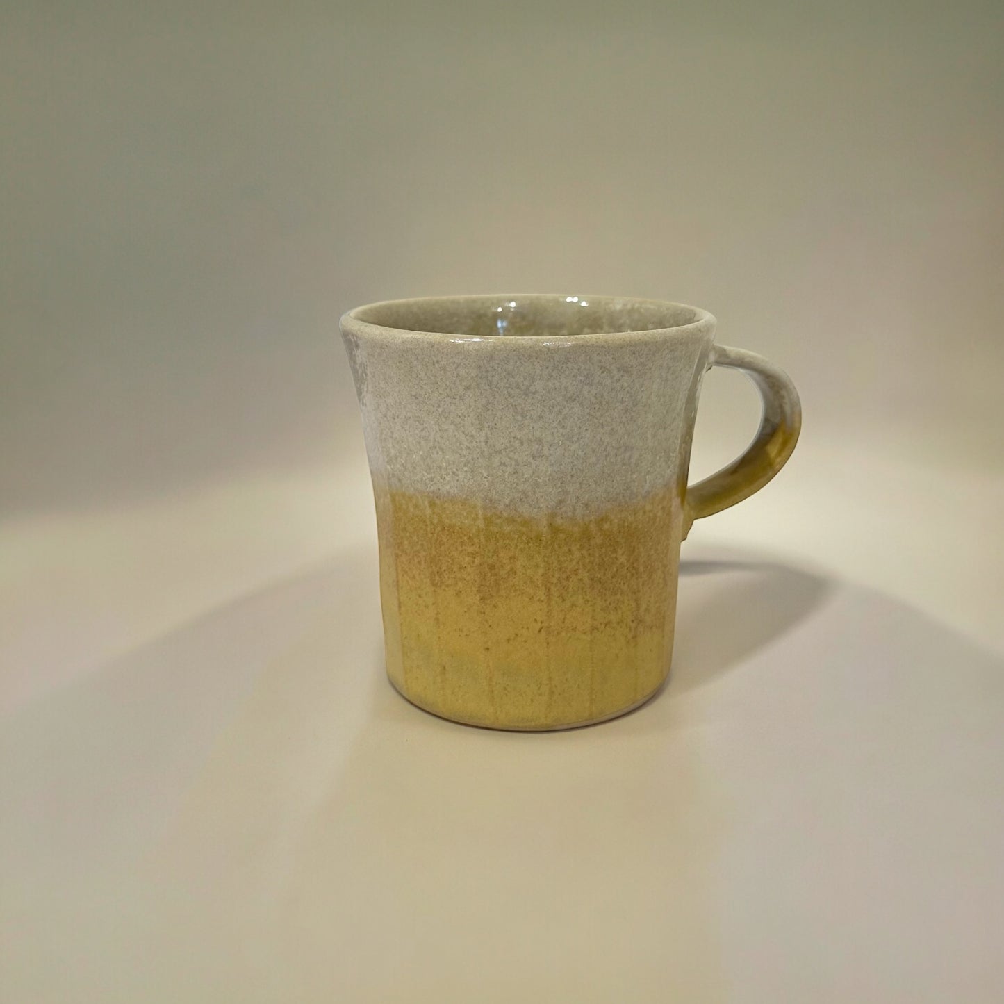 《 吉時雨陶藝 》手工馬克杯 艷陽黃