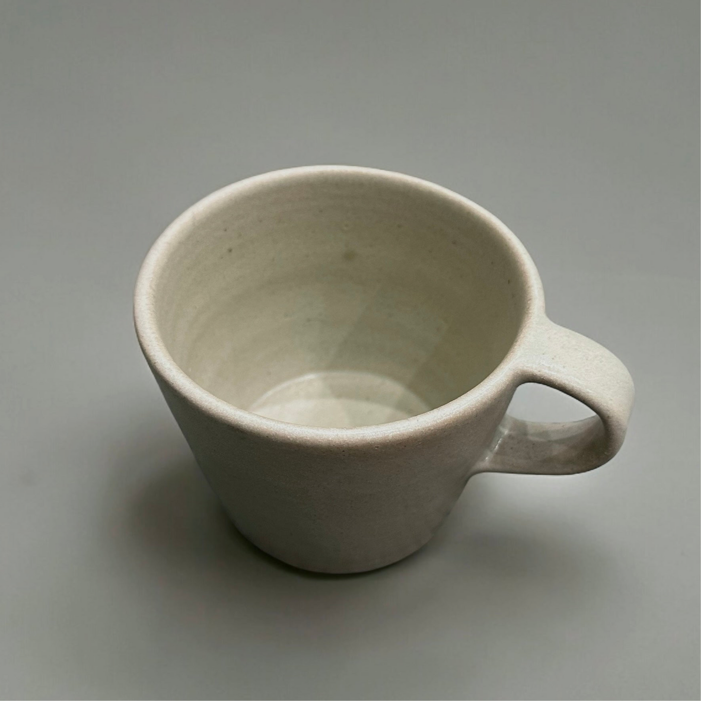 《 吉時雨陶藝 》手工陶杯 青瓷白