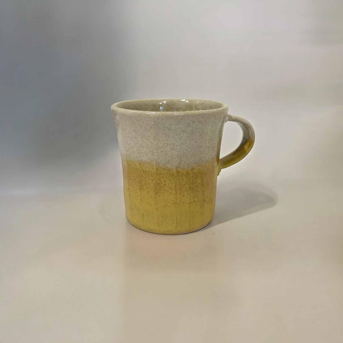 《 吉時雨陶藝 》手工馬克杯 艷陽黃