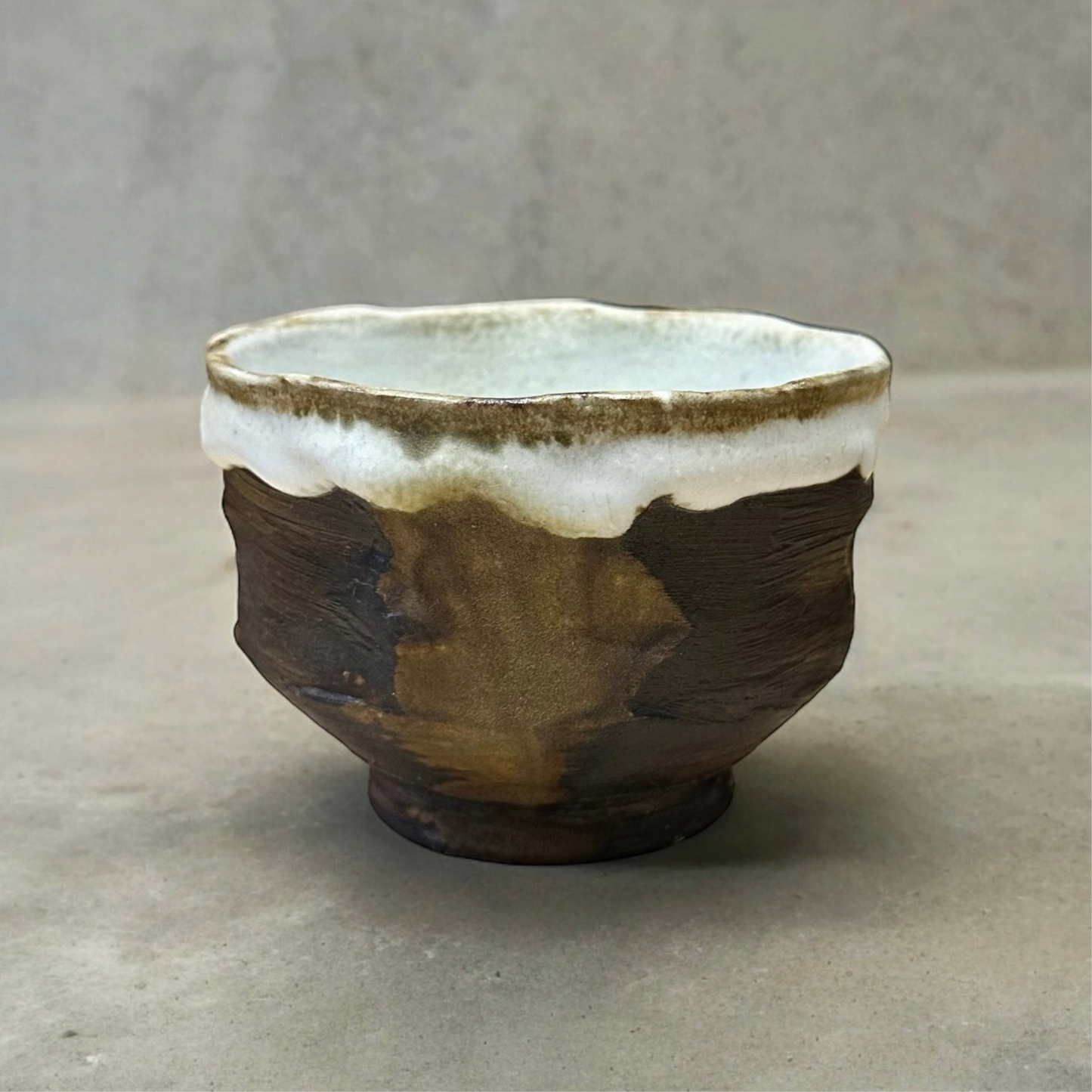 《 葉萱勳 》手工茶碗 青瓷美國黑土
