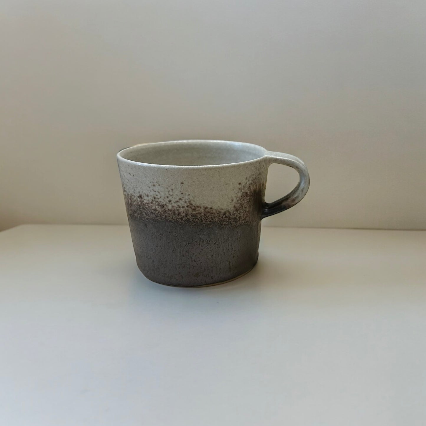 《 吉時雨陶藝 》手工馬克杯 迷霧咖啡