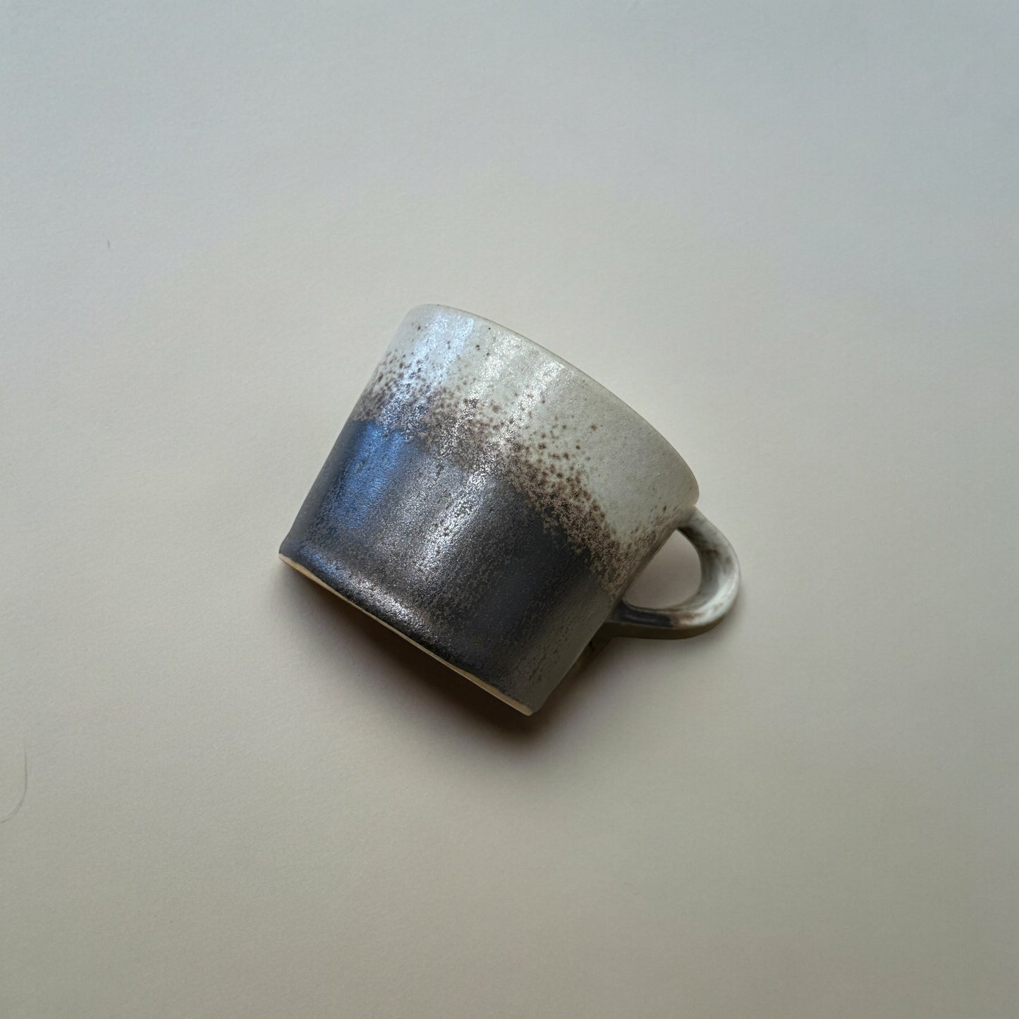 《 吉時雨陶藝 》手工馬克杯 迷霧咖啡