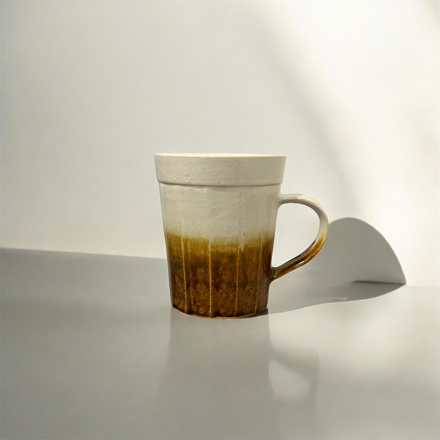 《 吉時雨陶藝 》手工馬克杯 松木褐