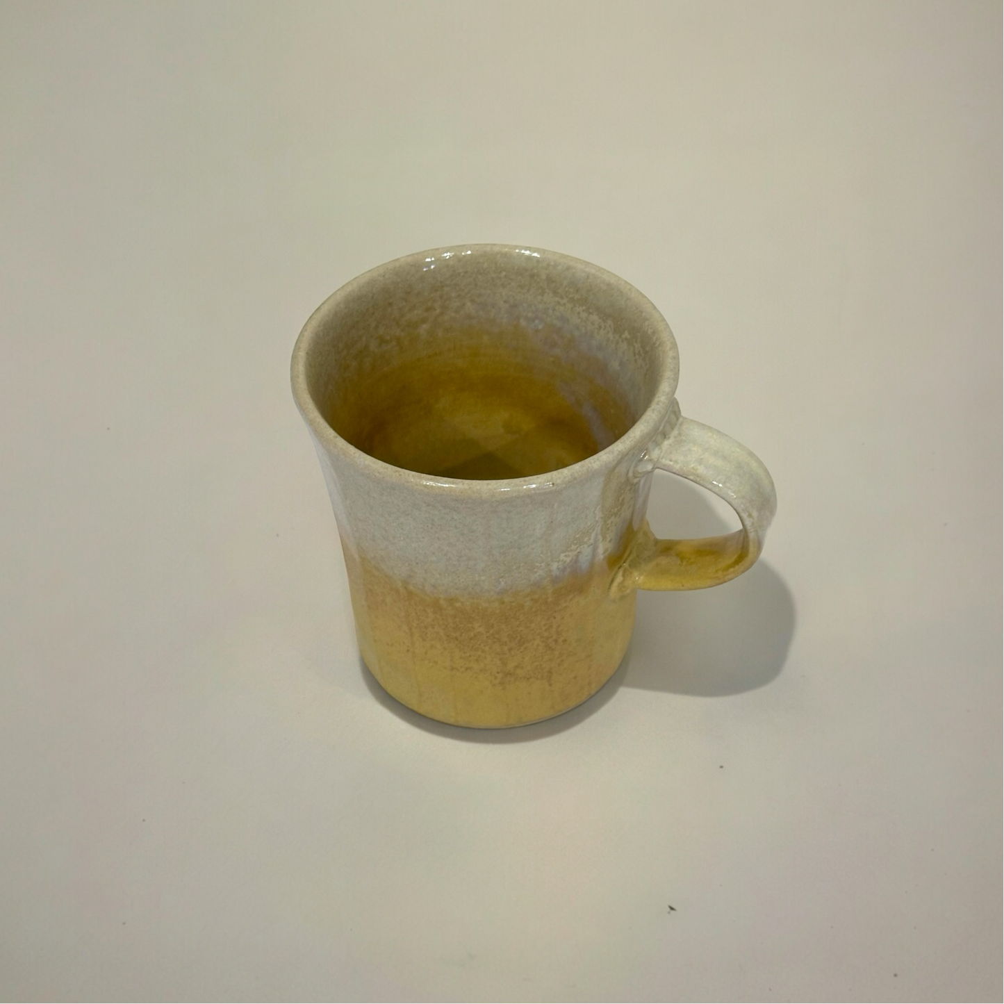 《 吉時雨陶藝 》手工馬克杯 艷陽黃