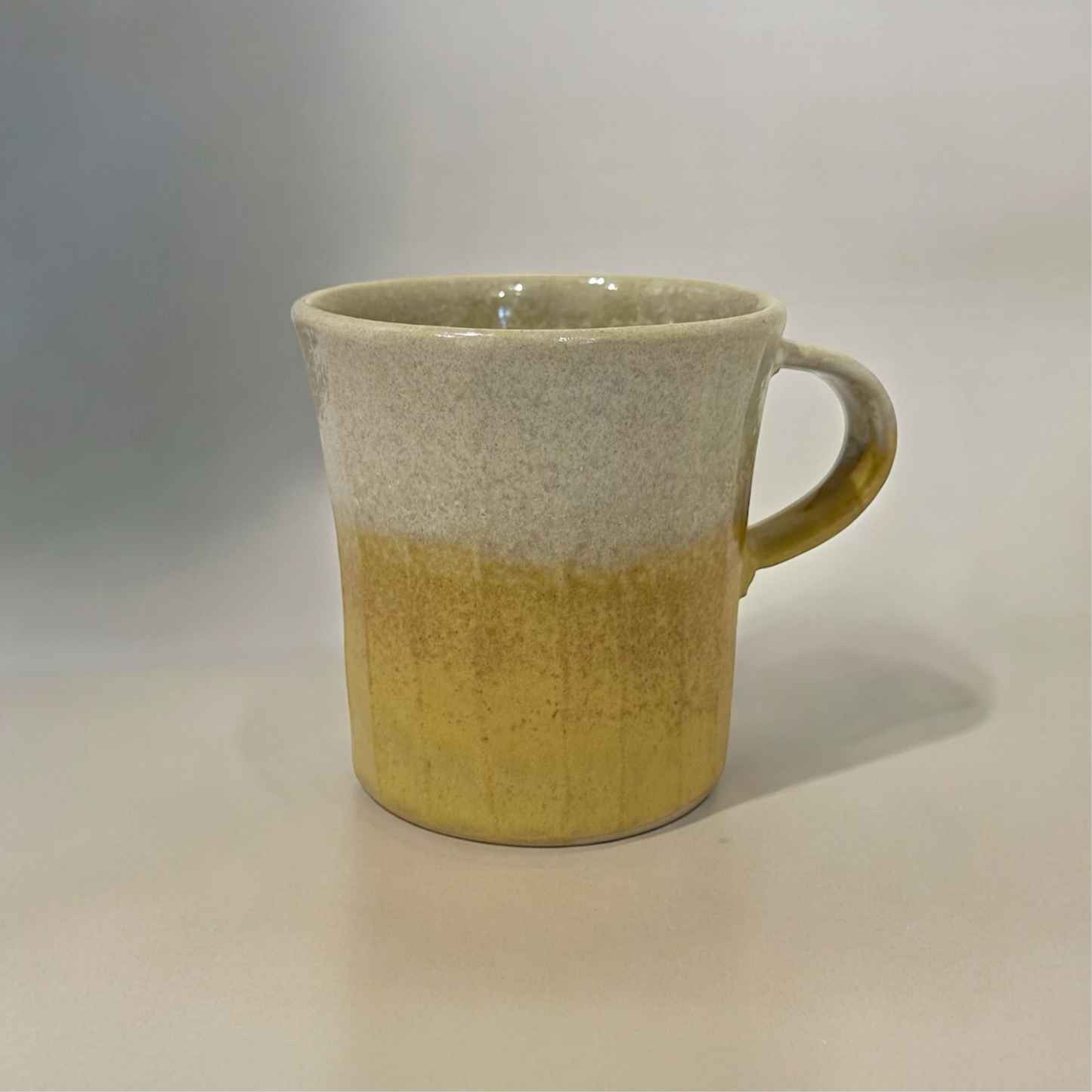 《 吉時雨陶藝 》手工馬克杯 艷陽黃