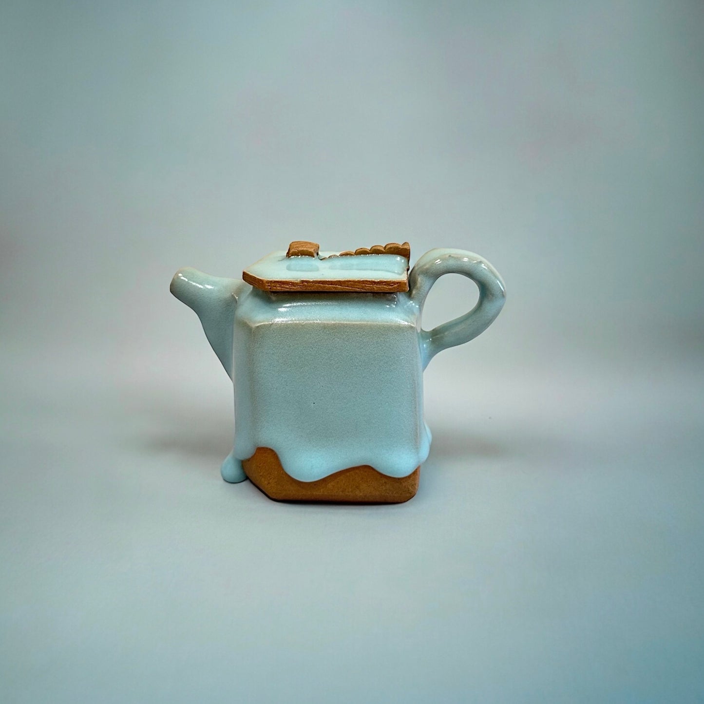 "Ye Hsuan-Hsun " Handmade Pottery Teapot ( Sugar Celadon  )