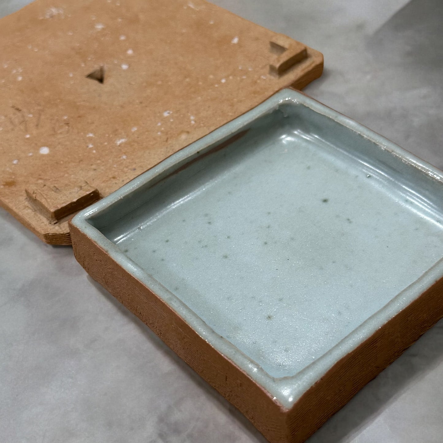 "Ye Hsuan-Hsun " Handmade Pottery Tea Tray  ( Celadon )