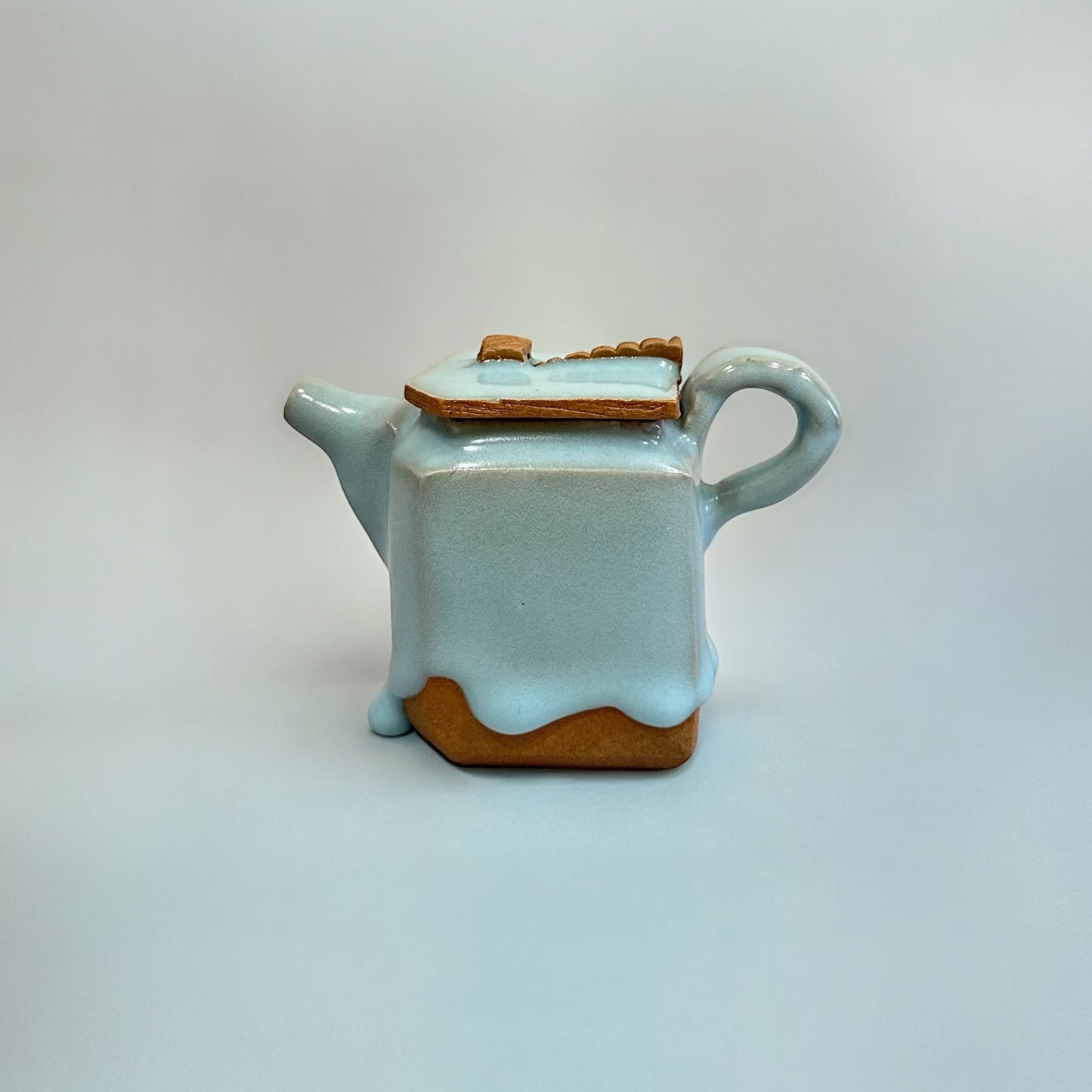 "Ye Hsuan-Hsun " Handmade Pottery Teapot ( Sugar Celadon  )